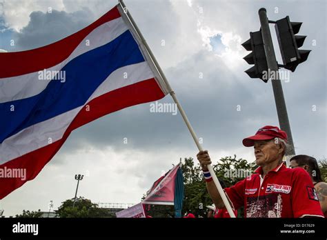 Den Thailändska Röda Revolutionen; Ett Uppror Mot Absolut Makten och En Konung I Exil